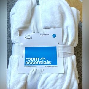Room Essentials fleece/ fluffy throw blanket